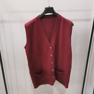 Cardigan smanicato bordeaux con bottoni in oro tgXXL 